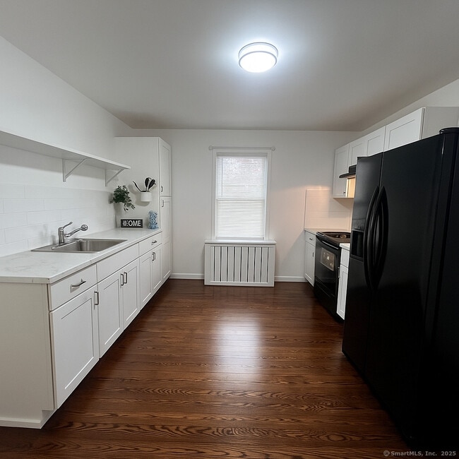 Building Photo - 736 Howe Ave