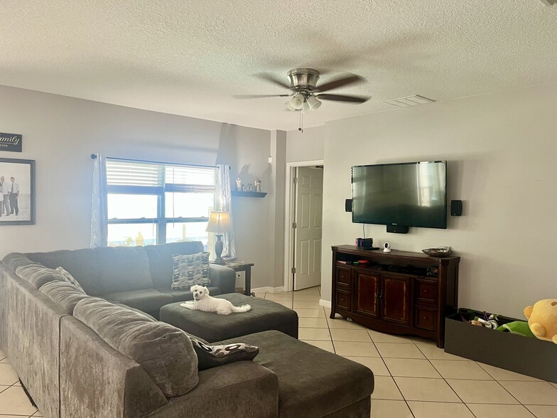 Family/living room - 192 Whispering Pines Way