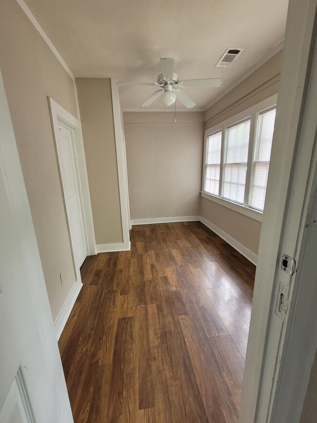 Building Photo - 3415 Northview Dr