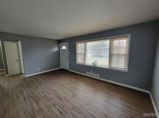 Building Photo - Ranch-style three-bedroom