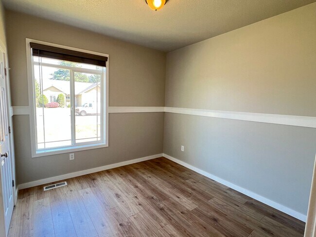 Building Photo - 431 Twin Flower Dr