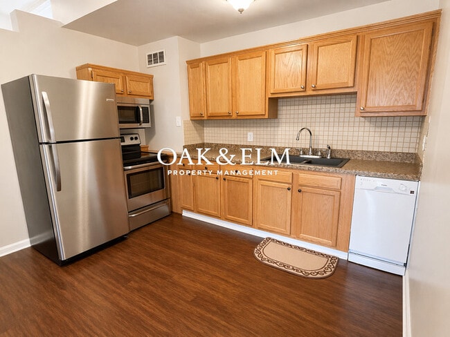 Building Photo - Welcome to this beautifully updated 4 bedrooms, 2 full bath, 1400 Square feet home