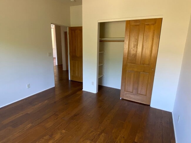 Building Photo - HOUSE - VILLAGE OF OAK CREEK