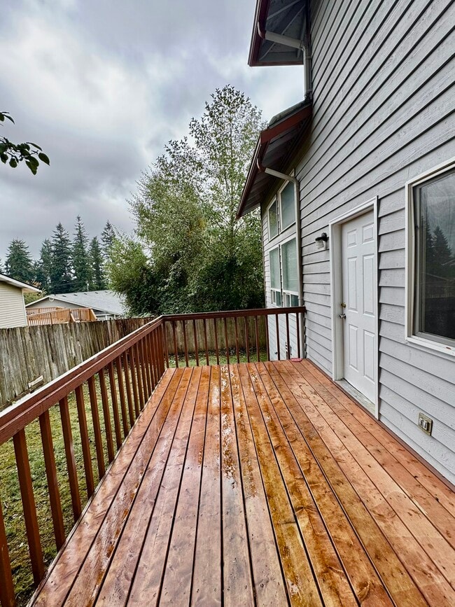 Building Photo - 9 76th St SW