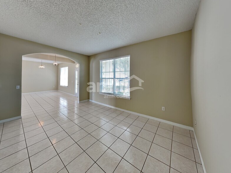 Building Photo - 2505 Sherbrook Ln