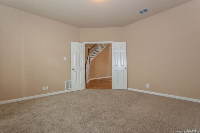 Building Photo - Spacious Stone Oak Beauty