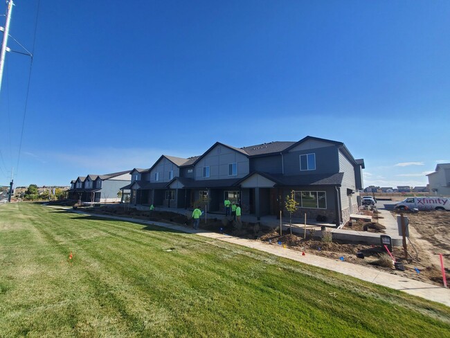 Building Photo - Updated and Bright 3 Bedroom Townhouse in Greeley!