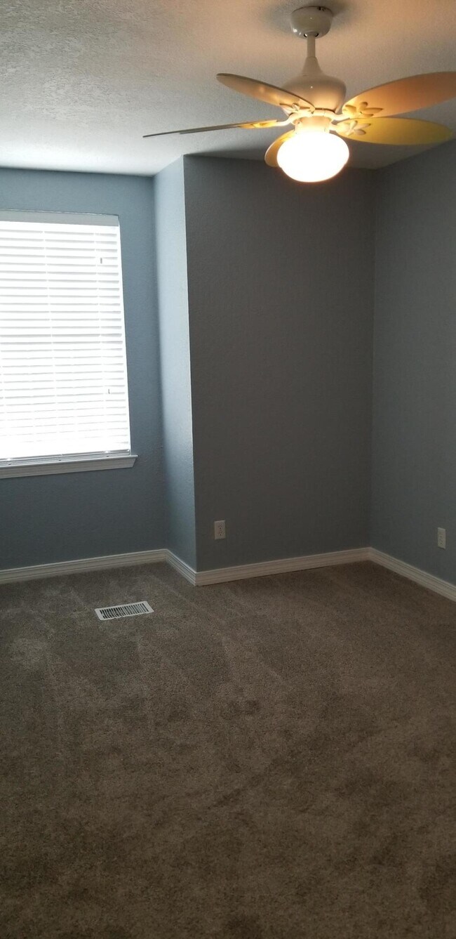 Building Photo - 1077 Woodlore Cir