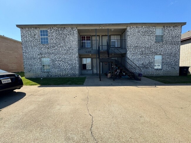 Building Photo - 3203 Toledo Dr