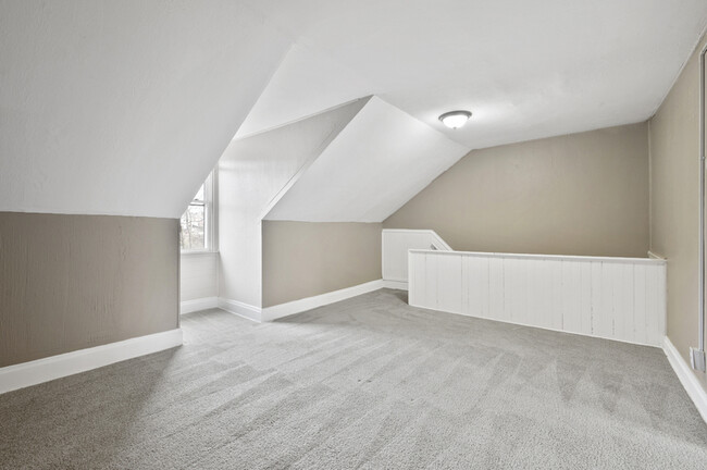 Building Photo - 1104 Brabec St