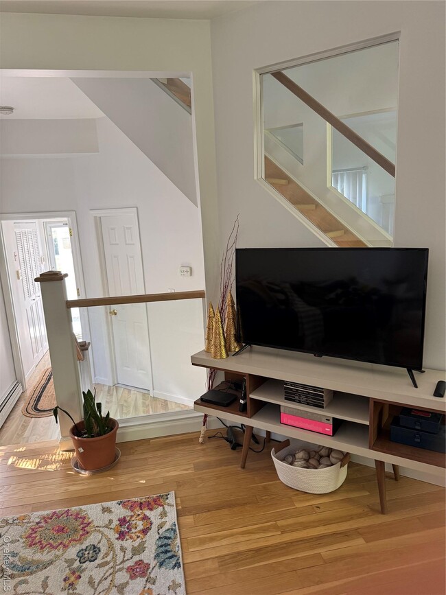 Building Photo - 7 Valley View Rd