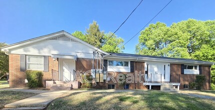 Building Photo - 328 W Liberty St