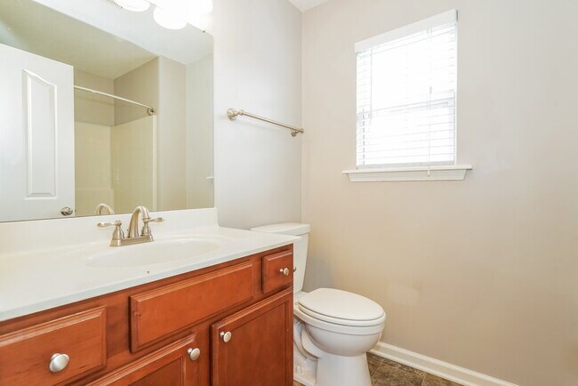 Building Photo - 601 Niagra Ln