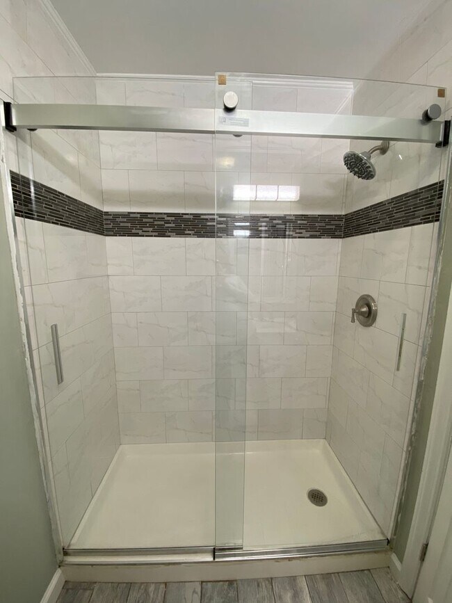 Building Photo - Adorable and Updated 3BR, 2BA Brick Ranch in the heart of Martinez!