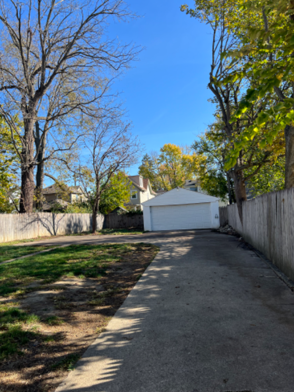 Building Photo - 122 Eaton Ave