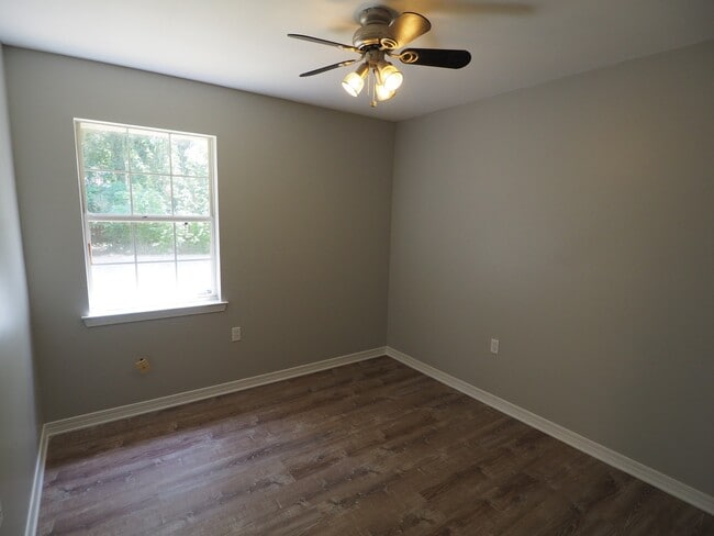 Building Photo - Four Bedroom House in Foley!