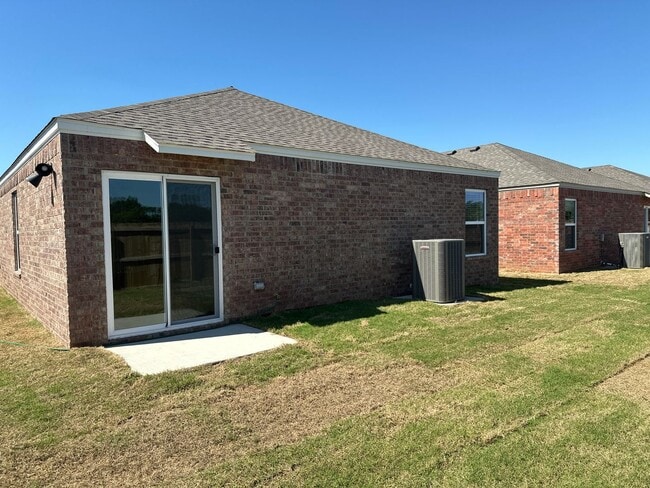 Building Photo - Now Pre-Leasing — Comfortable 3 Bedroom Living in Barberry Court