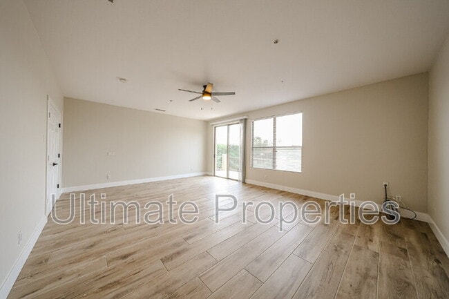 Building Photo - 6033 E Smokehouse Trail