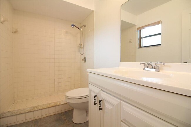 Building Photo - 5123 Bonnybrook Dr W