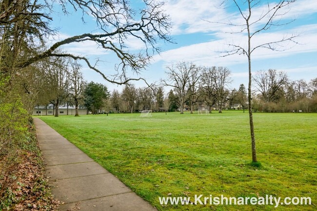 Building Photo - Gorgeous 3 BD* 2.5 BA* Updated Duplex Located in Historic Orenco in the Elk Meadows Community! *S...