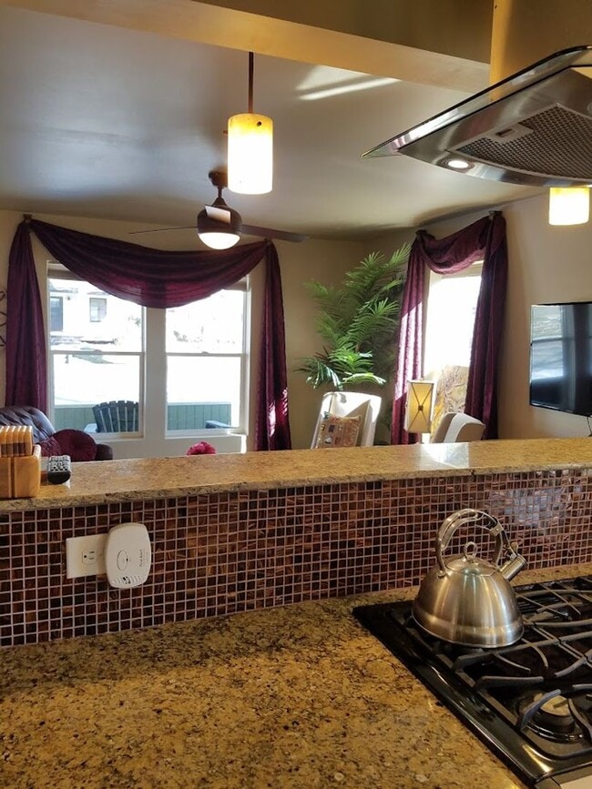 Building Photo - Downtown CDA Home!