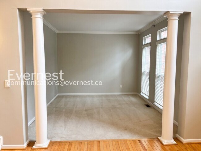 Building Photo - 743 Rolling Fork Dr