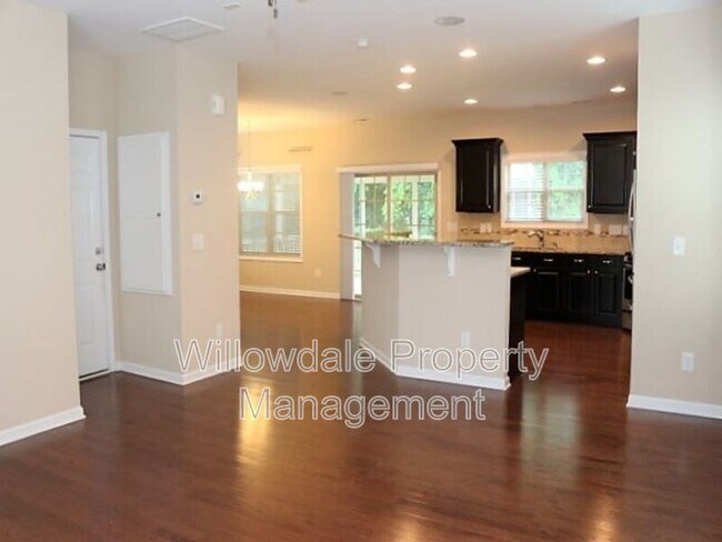 Building Photo - 717 Minerva Dale Dr