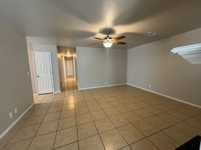 Building Photo - 3 bedroom, 2 bath, 1 car garage.