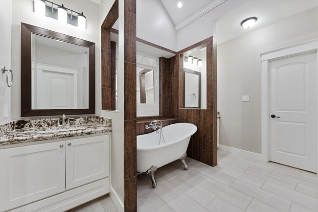 Building Photo - 13431 Hilton Head Dr
