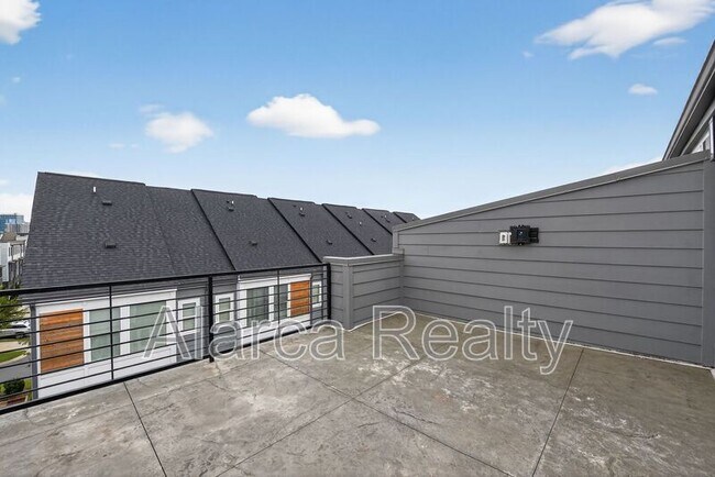 Building Photo - 2123 Bryant Park Dr