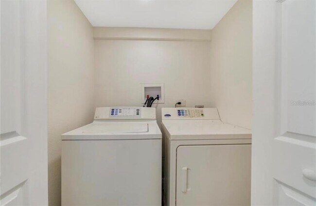 Building Photo - 222 N Orlando Ave