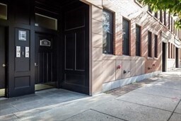 Building Photo - 45 Chelsea St