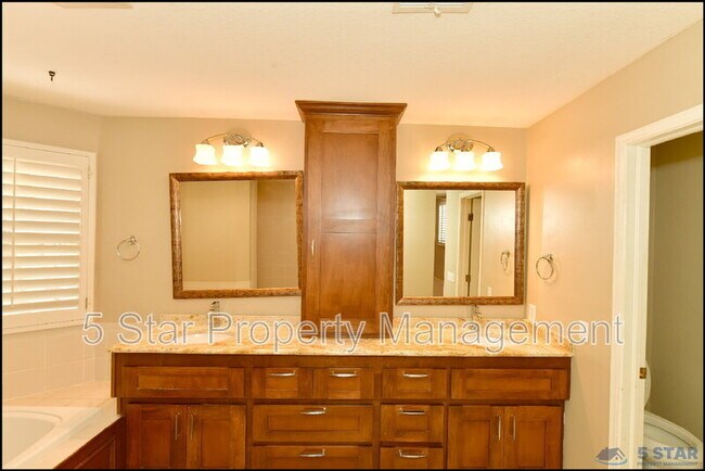 Building Photo - 6598 Eagle Ridge Dr