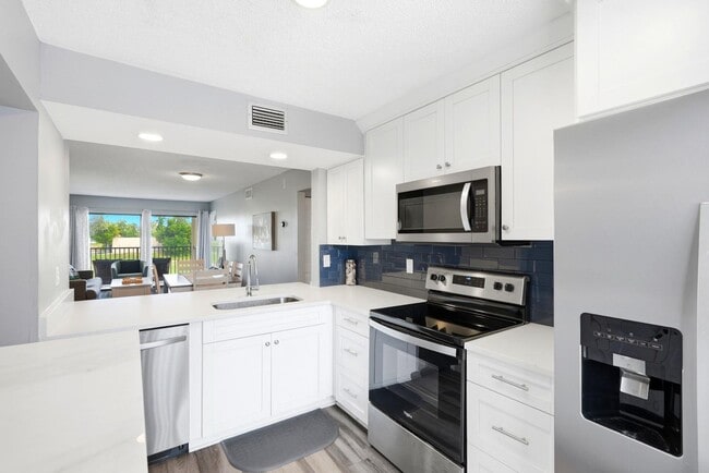Building Photo - 6105 Palma Del Mar Blvd S