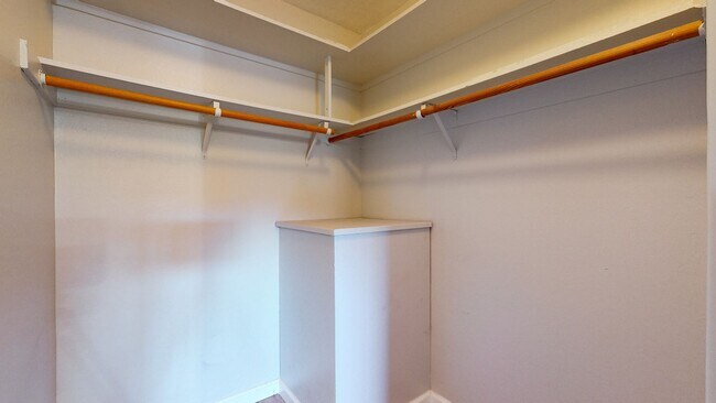 Building Photo - Spacious and Bright 1 Bedroom 1 Bath end unit at Redwood Village!