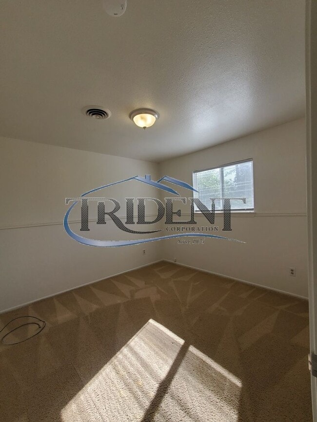 Building Photo - Cute 3 bedroom, 2 bath house
