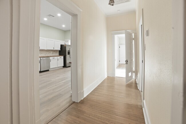 Building Photo - 415 Boulevard St
