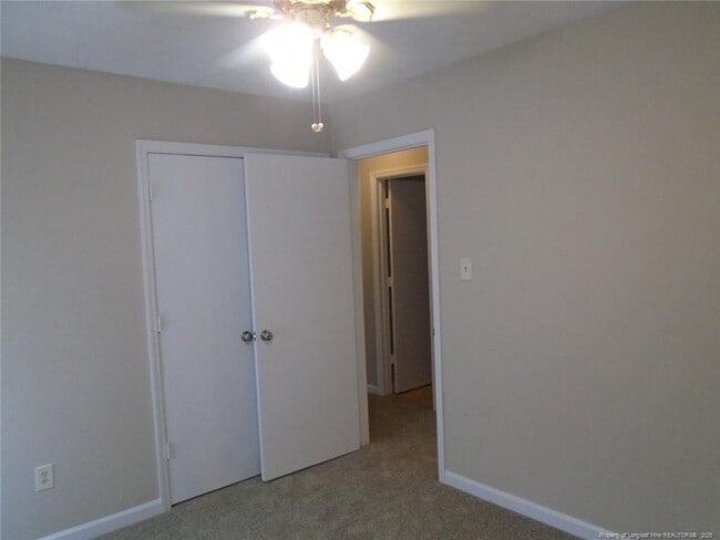 Building Photo - 912 Hollydale Ln