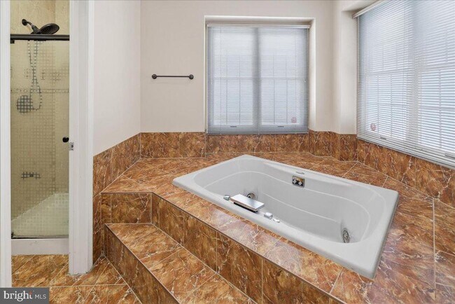 Building Photo - 7 Redwood Ct