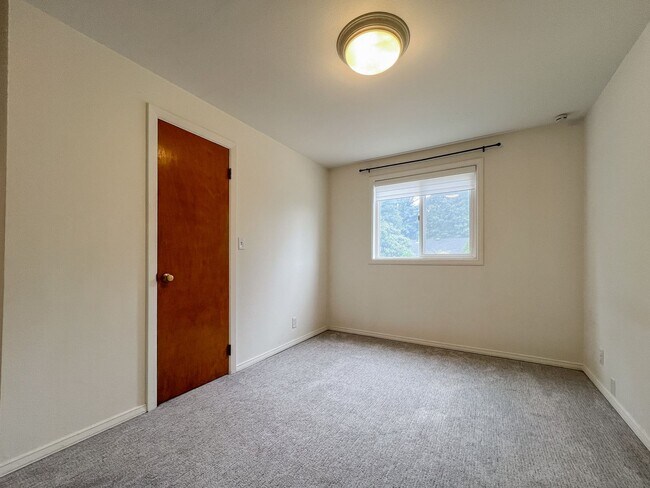 Building Photo - 2bd/1ba Seattle House