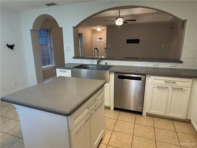 Building Photo - 3836 Frontier Dr