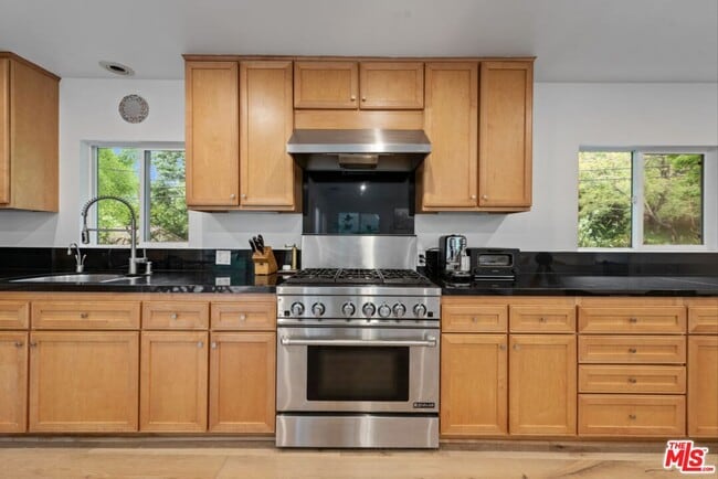 Building Photo - 3520 Mandeville Canyon Rd