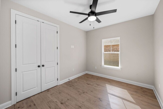 Building Photo - New All Brick 4 Bedroom in Niceville!