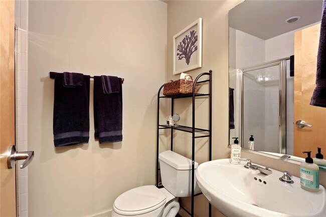 Building Photo - 640 Glen Iris Dr NE