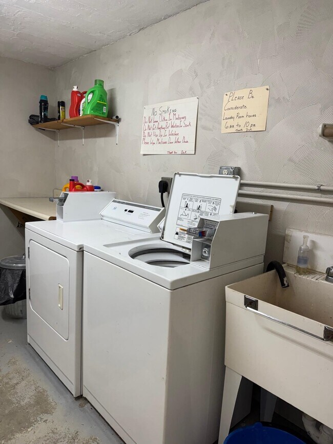 Building Photo - 1187 New Hampshire Rte 175