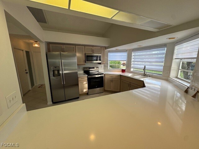 Building Photo - 604 McGregor Park Cir