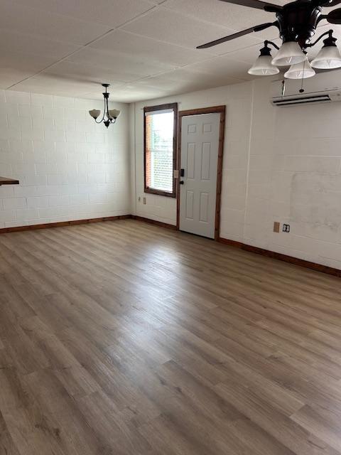 Building Photo - 633 N Commercial St