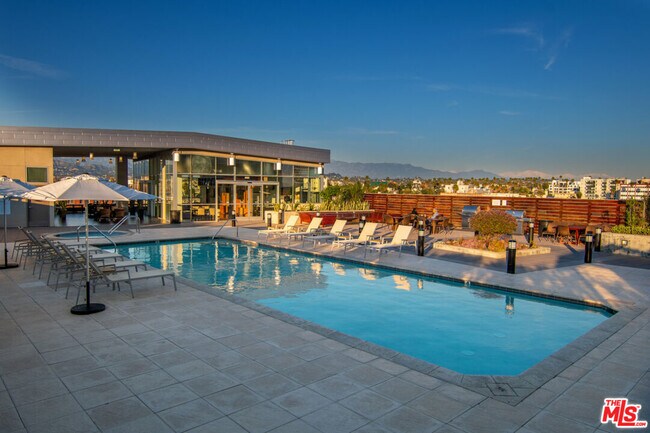 Building Photo - 3785 Wilshire Blvd