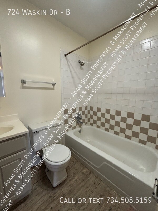 Building Photo - 724 Waskin Dr