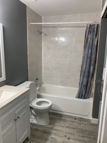 Building Photo - 1700 Ravens Crest Dr